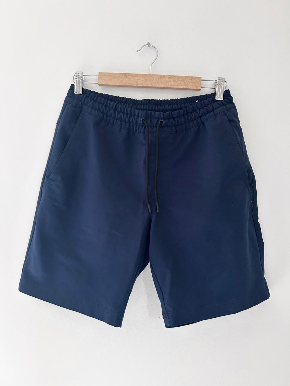 Men's Comfy Waterproof Shorts in Navy Blue Size Small - Zipper Pockets GUC